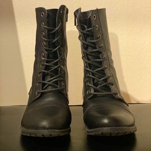 Some mildly used combat boots, size 8.5 . Brand, Forever Link.
